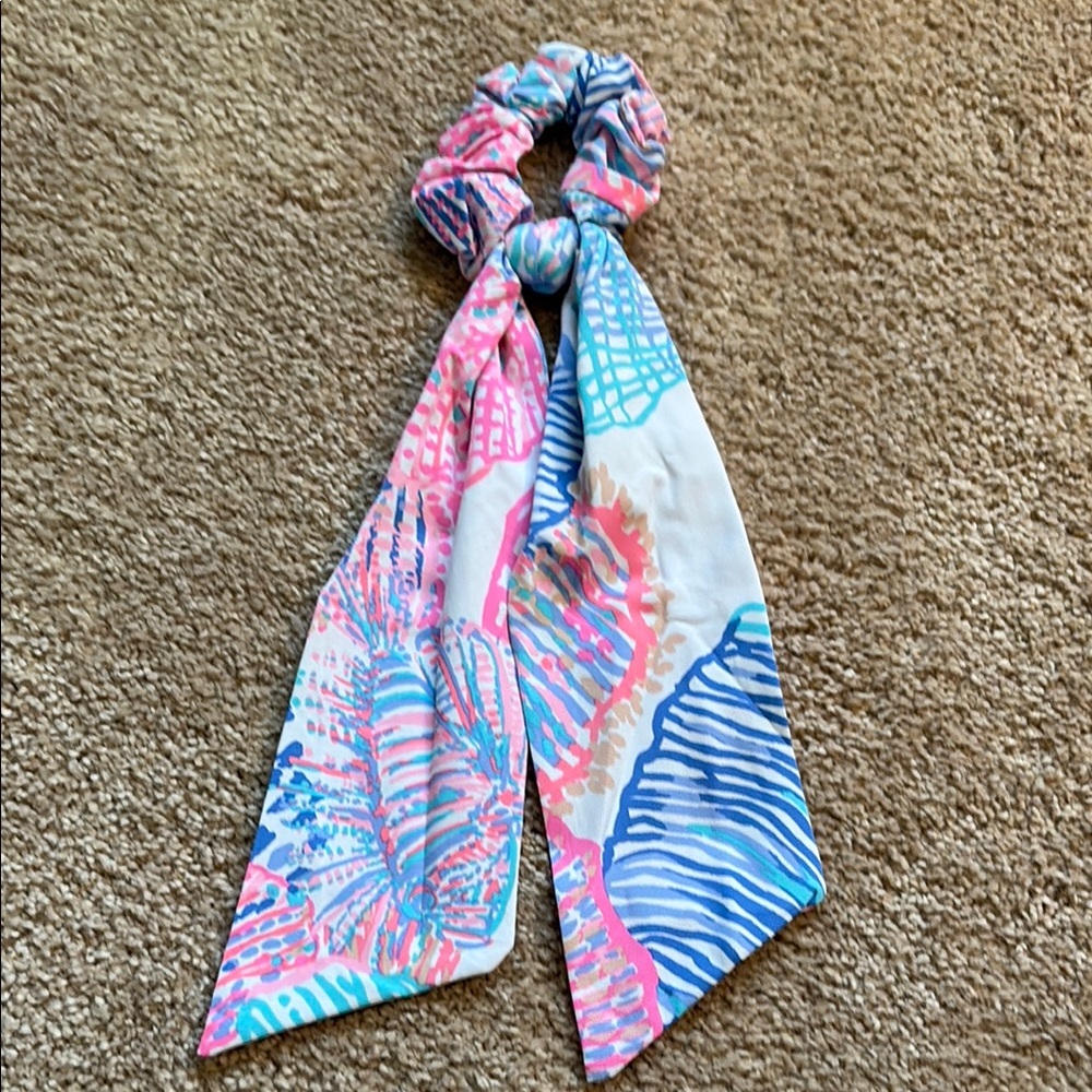 Lilly Pulitzer Ribbon Scrunchie in Gold and Cream